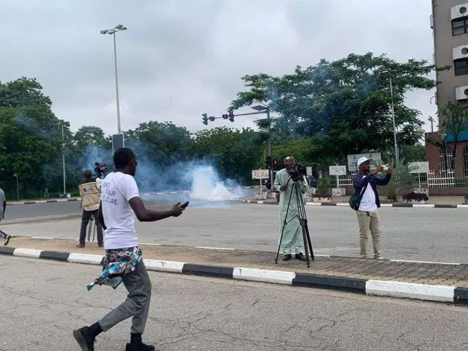 Protests: Commercial activities halted as pro, anti-govt groups clash in Lagos.